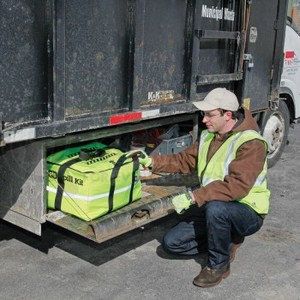 KIT624 by NEW PIG CORPORATION - Multi-Purpose Spill Kit - Truck Spill Kit in Tote Bag, Up to 7 gal.