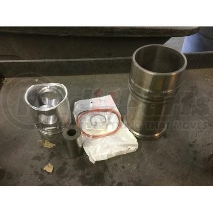 1824968C92 by INTERNATIONAL - Engine Piston Kit, Navistar Compatible
