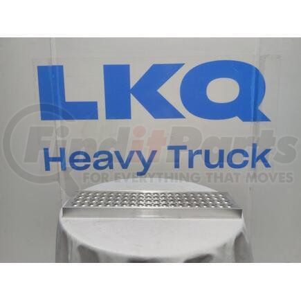 3664916C2 by INTERNATIONAL - Fuel Tank Cover Step, Navistar Compatible