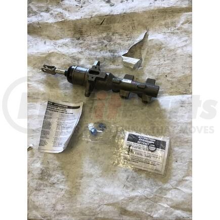 5011313R91 by NAVISTAR - Brake Master Cylinder