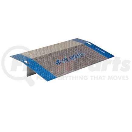 988884 by GLOBAL INDUSTRIAL - Global Industrial&#153; Heavy Duty Aluminum Dock Plate, 60"W x 24"L, 11,850 Lb. Capacity