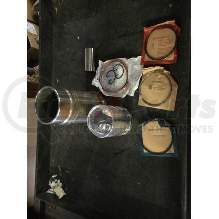 International 1822340C96 Engine Piston Kit, Navistar Compatible