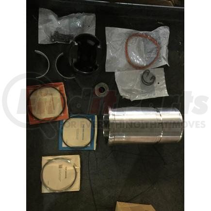 International 2511710C92 Engine Piston Kit, Navistar Compatible