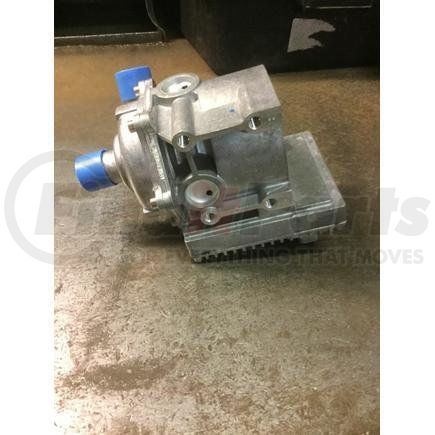 International 3664774C1 Engine Cylinder Head Pump, Navistar Compatible