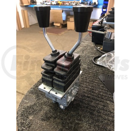 DEL Hydraulics D14-1221-2B-01 Feathering Valve - 2 Bank, Socket to Socket, with Lever Position: M/Neutral/M